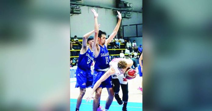 Bacolod City of Smiles’ MacLean Sabellina tries to control his balance after bumping into Sarangani Marlins’ Coy Alves. MPBL PHOTO