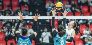 Ilongga Princess Ann Robles of Chery Tiggo Crossovers scores against the defense of Galeries Tower Highrisers’ Renee Mabilangan. PVL PHOTO