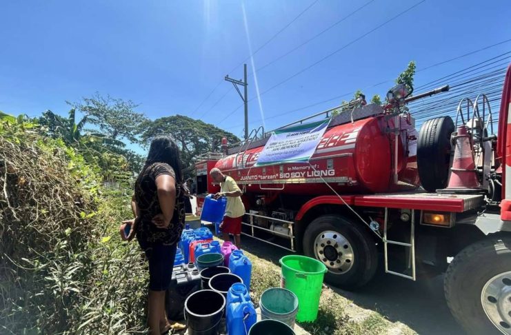 Residents of Barangay Balabago, Jaro, Iloilo City who were affected by the scheduled power interruption on April 21 got free water from MORE Electric and Power Corporation. PHOTO BY MORE POWER