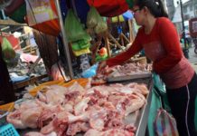 The Philippine Rural Reconstruction Movement says that increasing importation of chicken is not only unnecessary but also worsens the current oversupply. PHOTO COURTESY OF GMA NEWS ONLINE