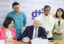 Department of Trade and Industry (DTI) Secretary Alfredo Pascual (seated) signs the implementing rules and regulations (IRR) of the Tatak Pinoy Act at the DTI office in Makati City on Wednesday, May 22. The signing was witnessed by DTI Undersecretary Rafaelita Aldaba (seated), (standing from left to right) Sen. Sonny Angara, National Economic and Development Authority Secretary Arsenio Balisacan, and DTI Assistant Secretary Leonila Baluyot. PHOTO COURTESY OF DTI