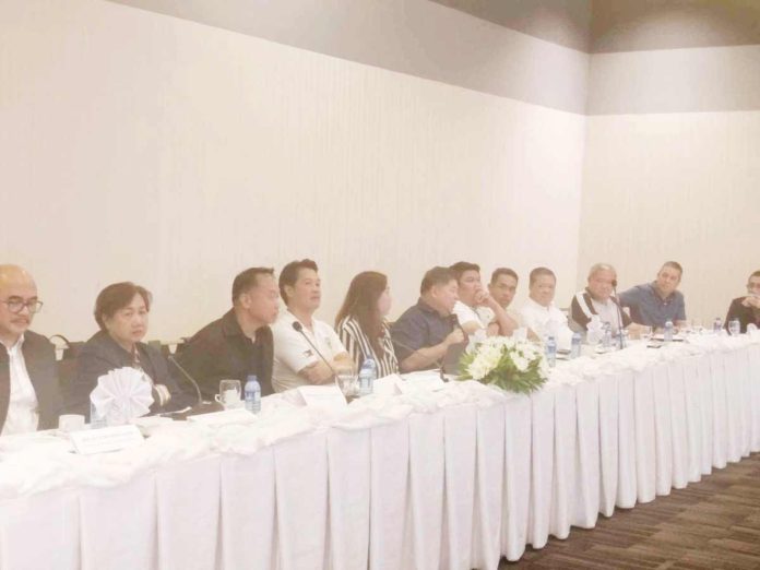 NIR_revival_resized The Regional Development Council (RDC) 6, chaired by Bacolod City’s Mayor Alfredo Abelardo Benitez (4th from left), convened on Monday, 27, to discuss preparations ahead of the creation of the Negros Island Region. MAE SINGUAY/PN