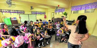 A public school teacher gives instructions to her pupils at San Diego Elementary School in Batasan Hills, Quezon City. The opening of classes for school year 2024-2025 will begin on July 29 this year and end on April 15, 2025. PHILIPPINE DILY INQUIRER PHOTO BY GRIG C. MONTEGRANDE