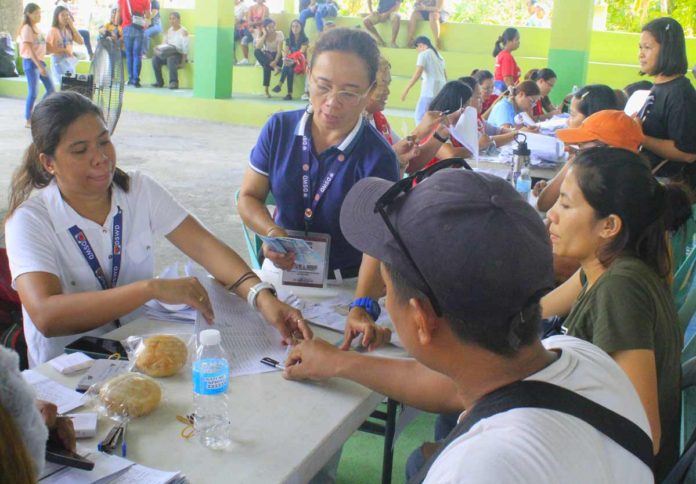 The Department of Social Welfare and Development Region 6 distributes cash assistance under its Ayuda Para sa Kapos Ang Kita Program to 2,394 “near poor families” in Antique on Saturday, May 18. DSWD-6 PHOTO