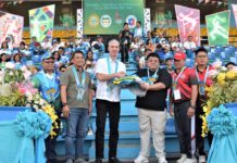 Antique Provincial Tourism Officer JC Cadiao Perlas (3rd from right) receives the Western Visayas Regional Athletic Association Meet banner from Negros Occidental’s Gov. Eugenio Jose Lacson (3rd from left). PROVINCIAL GOVERNMENT OF NEGROS OCCIDENTAL PHOTO