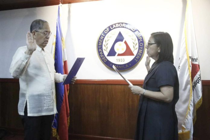 arcos Labor Secretary and Ex-Officio Social Security Commissioner Bienvenido E. Laguesma facilitates the oath taking of Commissioner Eva B. Arcos in Intramuros, Manila on April 24, 2024.
