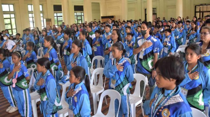 athletes_pic_resized Negros Occidental’s athletes, coaches, assistant coaches, chaperones, and trainers who won medals at the Western Visayas Regional Athletics Association Meet 2024 received cash incentives from the provincial government on Monday, May 13. NEGROS OCCIDENTAL PROV’L GOV’T PHOTO