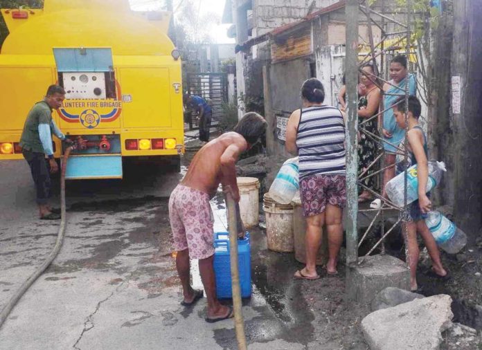 bacolod-pic The Bacolod City Water District and PrimeWater Infrastructure, Inc., deliver a total of 162,000 liters of water to residents of barangays 32, 40, Tangub, Taculing, Alijis, Handumanan, and Mandalagan on Wednesday, May 15. BACIWA-PRIMEWATER BACOLOD CITY/FACEBOOK PHOT