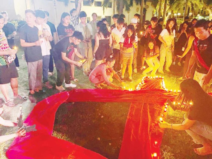 candle_lighting_resized The Family Planning Organization of the Philippines and the Iloilo Provincial Social Welfare and Development Office lead the International AIDS Candlelight Memorial to remember the many lives lost to AIDS, at the Iloilo provincial capitol grounds on May 19.