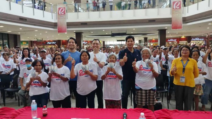 cash_aid_resized Nearly 3,000 tricycle drivers, farmers and LGBTQ+ members in Roxas City received cash assistance from Uswag Ilonggo party-list on Thursday, May 9. MERLINDA HURTADA BAGNATE PHOTO