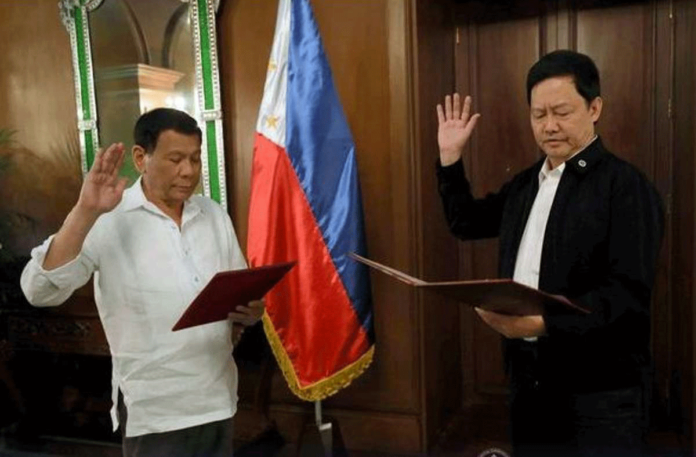 On April 5, 2018 President Rodrigo Duterte administered the oath of Justice Secretary Menardo Guevarra at Malacañang. Last week, Guevarra told the House of Representatives’ Committee on Human Rights, “Palagay ko po wala naman tayong disagreement na meron po talagang mga insidente ng human rights violations, hindi lamang po doon sa drug war.” PRESIDENTIAL PHOTO
