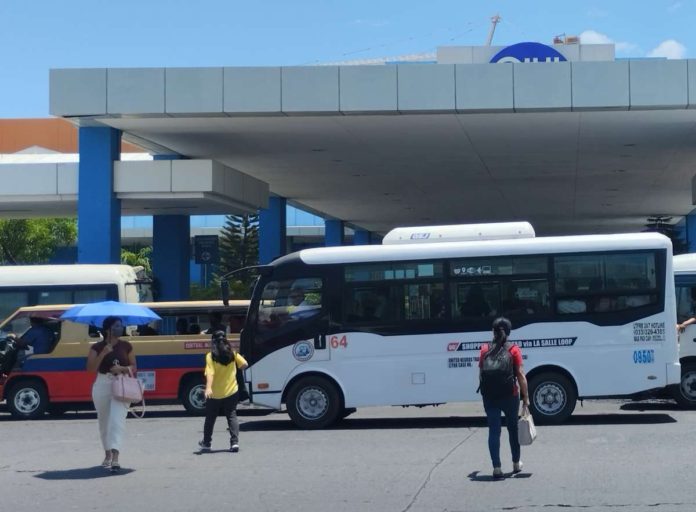 extreme_heat_pic_resized Gov. Arthur Defensor Jr. (inset), in his Executive Order 118, advised residents to limit their outdoor activities to essential travel and work purposes during the peak heat hours between 8 a.m. and 5 p.m.