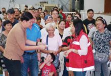 Residents of Rizal Street, Barangay 7, Roxas City, who were displaced by a fire and participated in a 21-day cash-for-work program of the Department of Social Welfare and Development, receive their payout worth P10,080 each on Tuesday, May 14. MAYOR RONNIE DADIVAS/FACEBOOK PHOTO