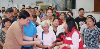 Residents of Rizal Street, Barangay 7, Roxas City, who were displaced by a fire and participated in a 21-day cash-for-work program of the Department of Social Welfare and Development, receive their payout worth P10,080 each on Tuesday, May 14. MAYOR RONNIE DADIVAS/FACEBOOK PHOTO