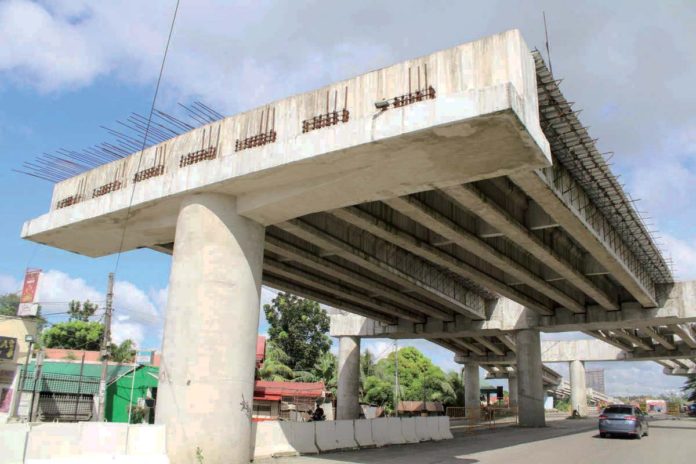 flyover_pic_resized The construction of the Aganan flyover in Pavia, Iloilo began in July 2020 but was halted in December 2022 as a precautionary measure following the vertical displacement of the Ungka flyover, also in Pavia. The Department of Public Works and Highways in Region 6 said it is proceeding with caution regarding the Aganan flyover project, prioritizing public and commuter safety. AJ PALCULLO/PN