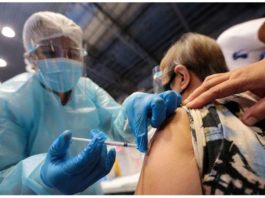 A nurse injects a senior citizen with the Russian-made Sputnik V vaccine at the Makati Coliseum. INQUIRER file photo / GRIG C. MONTEGRANDE