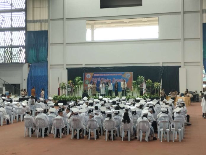 graduation_resized The Department of Education has advised all schools nationwide to hold their end-of-school-year rites, such as graduation and moving-up ceremonies, indoors. PN FILE PHOTO