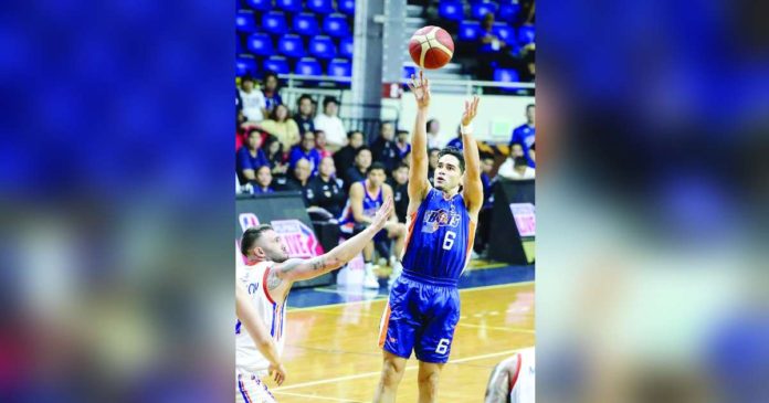 sports Banchero_superimposed Meralco Bolts’ Chris Banchero pulls up for a basket against the defense of NLEX Road Warriors’ Robbie Herndon. PBA PHOTO