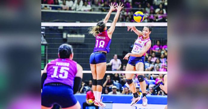 sports Creamline_superimposed Creamline Cool Smashers’ Jessica Galanza smashes the ball against the defense of Choco Mucho Flying Titans’ Cherry Rondina. PVL PHOTO