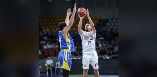 TNT Tropang Giga’s Jayson Castro shoots over the defense of Magnolia Chicken Timplados Hotshots’ Jerrick Balanza. PBA PHOTO