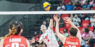 Ilongga Aiza Maizo-Pontillas of Petro Gazz Angels scores against the defense of Chery Tiggo Crossovers’ Czarina Carandang. PVL PHOTO