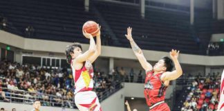 San Miguel Beermen’s Terrence Romeo goes for a tough shot against the defense of Blackwater Bossing’s RK Ilagan. PBA PHOTO