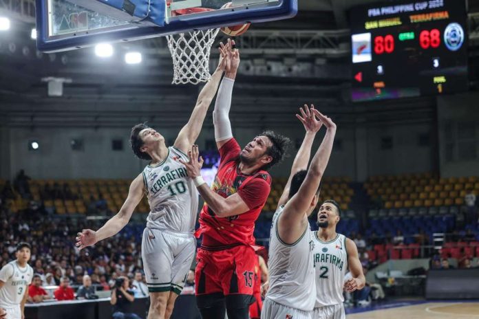 sports_PBA_resized San Miguel Beermen’s June Mar Fajardo had his shot blocked by the defense of Aklanon Andreas Cahilig of Terrafirma Dyip. PBA PHOTO