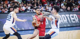 Barangay Ginebra San Miguel Kings' David Murrell protects the ball from Meralco Bolts' Kier John Quinto. PBA PHOTO