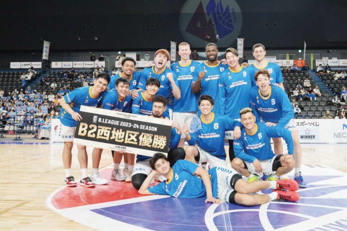 sports_ravena_resized Shiga Lakes were crowned as Japan B.League Division 2 champions. PHOTO COURTESY OF SHIGA LAKESShiga Lakes were crowned as Japan B.League Division 2 champions. PHOTO COURTESY OF SHIGA LAKES