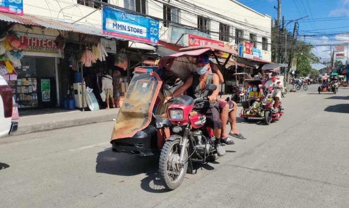 tricycle-pic The Iloilo City Government will issue a total of 2,618 tricycle franchises, valid for three years, to cover the 33 approved routes to ply in seven districts in the city. PN FILE PHOTO