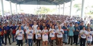 Each of the 230 market vendors and 272 tricycle operators and drivers in Alimodian, Iloilo received P3,000 and P1,000 each, respectively from the Uswag Ilonggo party-list on Thursday, May 30.