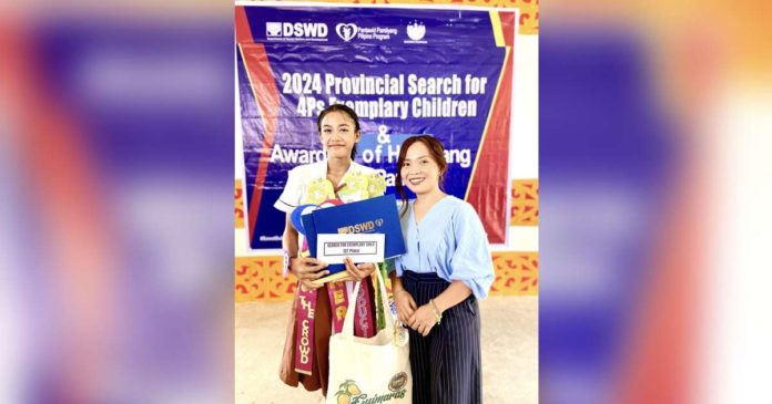 Grade 8 student Quenny Joy Asgar (left) from San Lorenzo town is the Pantawid Pamilyang Pilipino (4Ps) Exemplary Child winner in Guimaras. DSWD WESTERN VISAYAS/FACEBOOK PHOTO