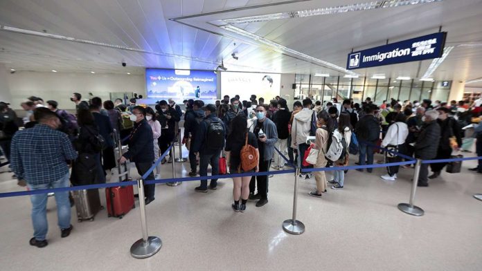 The Department of Health has ordered tighter health screenings in the Philippines’ borders and gateways to prevent the spread of the “Flirt” variant of COVID-19. PHOTO BY GRIG C. MONTEGRANDE OF THE PHILIPPINE DAILY INQUIRER