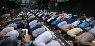 Filipino Muslims pray to mark Eid’I Adha, one of main holidays for the Muslim community that commemorates Prophet Ibrahim’s willingness to sacrifice his son to obey God’s command. AFP