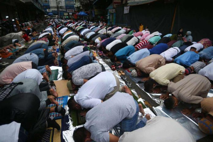 PBBM_resized Filipino Muslims pray to mark Eid’I Adha, one of main holidays for the Muslim community that commemorates Prophet Ibrahim’s willingness to sacrifice his son to obey God’s command. AFP