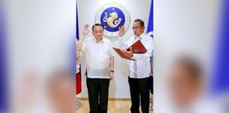 Retired judge Jaime Santiago (right) takes his oath as new director of the National Bureau of Investigation before Executive Secretary Lucas Bersamin. PCO