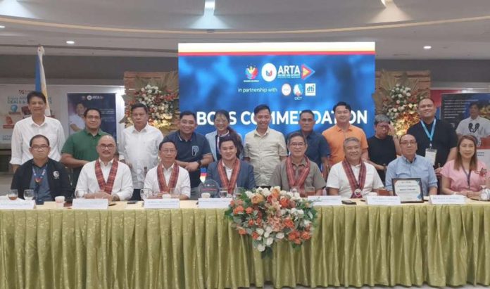 Sir_Idol_news_resized COMMENDATION. Officials of the Municipality of Pavia, Iloilo led by Mayor Laurence Anthony Gorriceta, Vice Mayor Edsel Gerochi and members of the Sangguniang Bayan gather with officials of the Anti-Red Tape Authority at the awarding ceremony yesterday in Pavia, Iloilo. Pavia was bestowed a Certificate of Commendation for being the first local government unit in Panay Island to have an operational Electronic – Business One-Stop Shop. PN PHOTO
