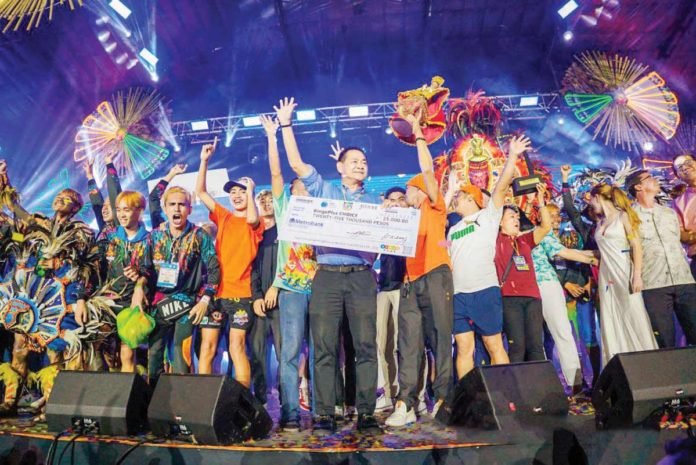 aliwan_pic_resized Iloilo City’s Dinagyang Festival, represented by Tribu Pan-ay, emerged as champion of the Aliwan Fiesta 2024 and brought home a grand prize of P1.5 million. Tribe warriors were joined by Iloilo Festivals Foundation, Inc. (IFFI) chairman Rito Carlos “Judgee” Peña (center) and other IFFI officers at the stage during the awarding ceremony on Saturday night, June 29. JERRY TREÑAS/FACEBOOK PHOTO