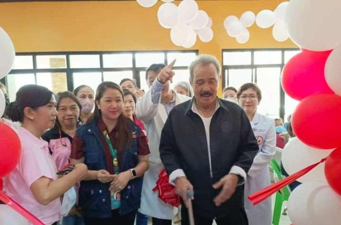 clinic1_resized Gov. Fredenil H. Castro and Dr. Florencio Luching, chief of the Roxas Memorial Provincial Hospital (RMPH), led the opening of the Newborn Screening Continuity Clinic at the RMPH - Lanot in Roxas City on Friday, June 7. CAPIZ PROVINCIAL GOV’T COMMUNICATIONS GROUP