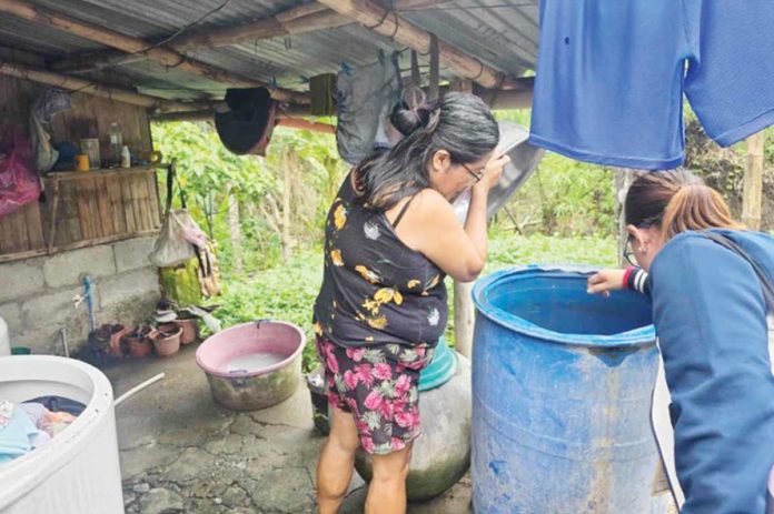 dengue_resized Personnel of the Iloilo Provincial Health Office help residents of Barangay Odiongan, Badiangan search and destroy mosquito breeding places. ILOILO PROVINCIAL HEALTH OFFICE PHOTO