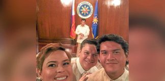 The Duterte siblings, Sara, Paolo, and Sebastian, take a selfie with their father in the background during President Rodrigo Duterte’s oath-taking on June 30, 2016. PHILIPPINE DAILY INQUIRER PHOTO