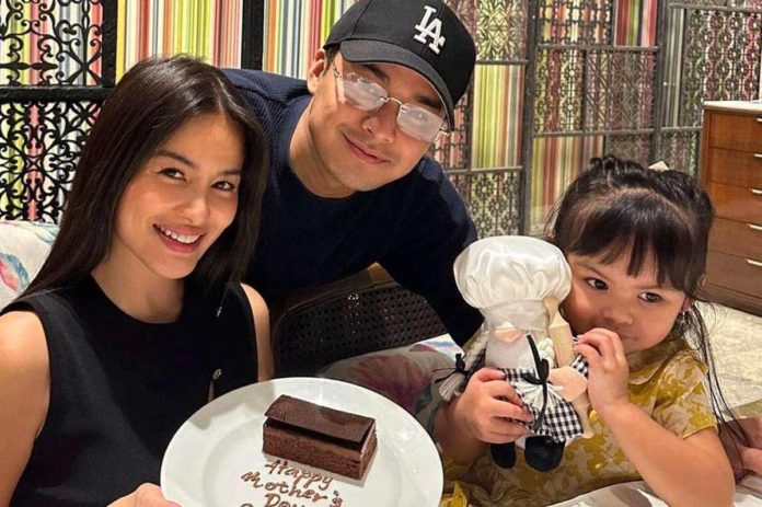elisse-mccoy_resized Elisse Joson and McCoy de Leon with their daughter Felize