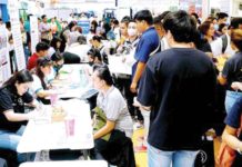 Employment rate up to 96% in April 2024 – PSA Job applicants queue up in one of the 34 participating companies and government agencies during a job fair at a mall in Marikina City on Labor Day on May 1, 2024. Philippine Statistics Authority data showed that the country's unemployment rate was at 4.0 percent in April this year, down from the recorded 4.5 percent in April 2023. PNA PHOTO BY BEN BRIONES