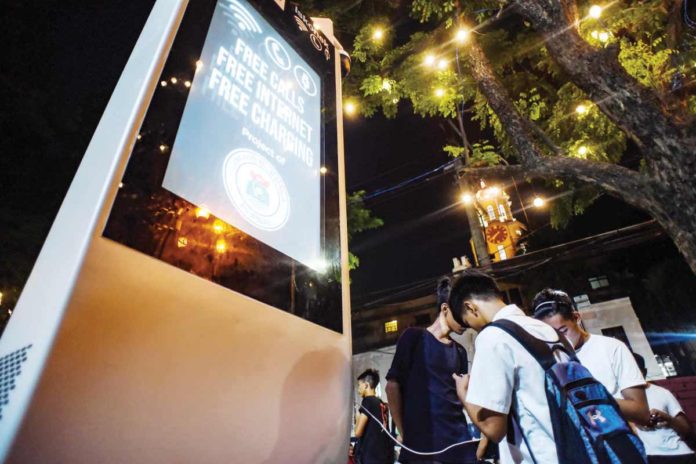 free_wifi_resized People use the newly launched ISKOnek WiFi kiosk at the park behind the Bonifacio Monument in Manila. GEORGE CALVELO, ABS-CBN NEWS/FILE PHOTO