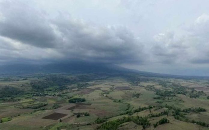kanlaon_resized Kanlaon Volcano continues to spew smoke, steam, and sulphur dioxide but can hardly be noticed on a cloudy day in this June 5, 2024 photo. Damage to agriculture brought by its eruption has reached over P104.8 million in Regions 6 and 7, the Office of Civil Defense bared on June 13, 2024. PNA/CONTRIBUTED PHOTO