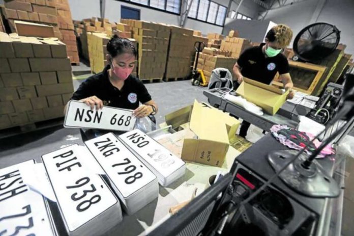 license_plates_resized In this photo taken in October 2022, An employee of the Land Transportation Office packs new vehicle plates in the agency’s main office in Quezon City so that these pieces can be prepared for distribution. NIÑO JESUS ORBETA/INQUIRER.NET PHOTO
