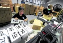 Dealers delaying release of license plates, OR/CR face suspension In this photo taken in October 2022, An employee of the Land Transportation Office packs new vehicle plates in the agency’s main office in Quezon City so that these pieces can be prepared for distribution. NIÑO JESUS ORBETA/INQUIRER.NET PHOTO
