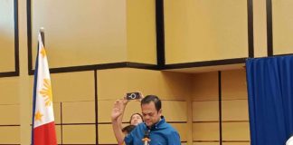 Gov. Reynaldo Tamayo Jr. of South Cotabato, the National President of the Partido Federal ng Pilipinas (PFP), administers the oath-taking of close to 800 elected local officials from Iloilo province, Iloilo City and the island province of Guimaras as new members of PFP on Sunday, June 2. AJ PALCULLO/PN