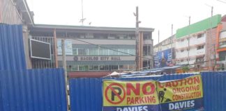 The contractor had put up a fence around the old Bacolod City Hall along Araneta and Luzuriaga Streets to start the improvement of the building. AKSYON RADYO BACOLOD PHOTO