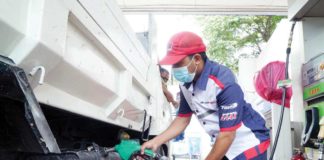 A Petron gasoline station attendant fills up the truck fuel tank. Petron Corp. will hike prices per liter of gasoline by P1.40, diesel by P1.75, and kerosene by P1.05 today, June 25. PNA PHOTO BY BEN BRIONES